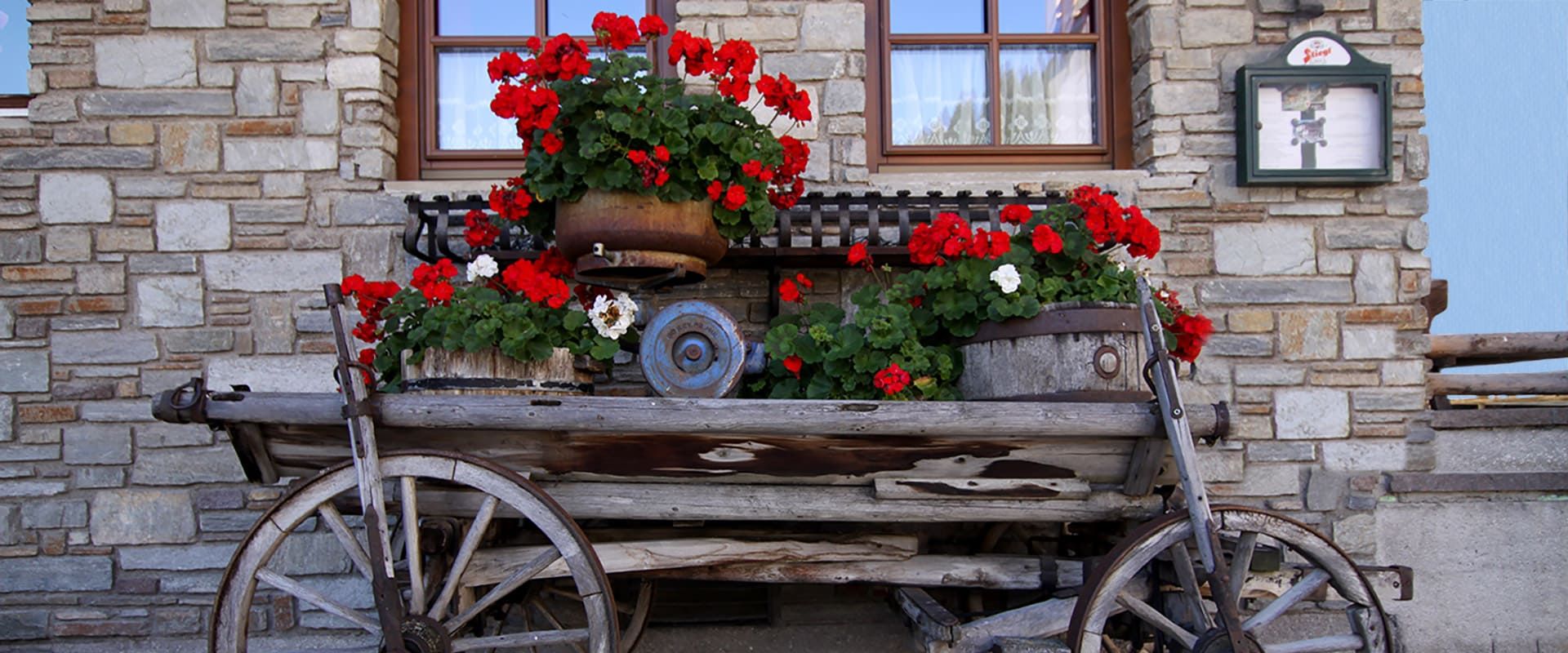 Wooden wagon in front of the Pension Hermannsklause Tux