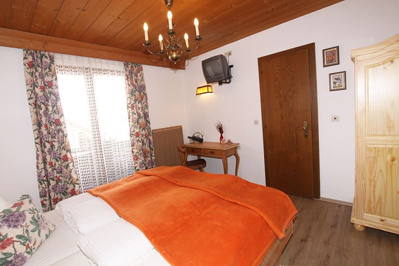 Double room in the Hermannsklause Tirol bed and breakfast