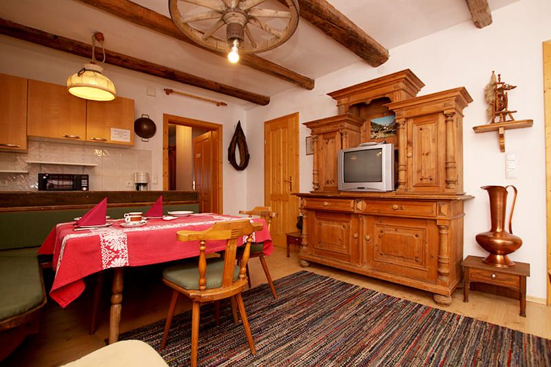 Ferienwohnung Rustikal mit Wohnzimmer mit Küche im Klausner Häusl Tux