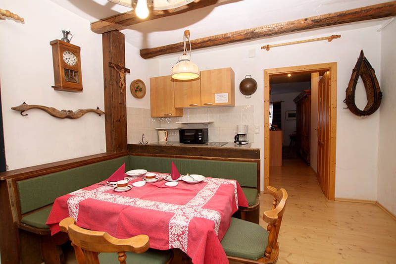 Rustic holiday apartment with kitchen and dining area in the Klausner Häusl Tux