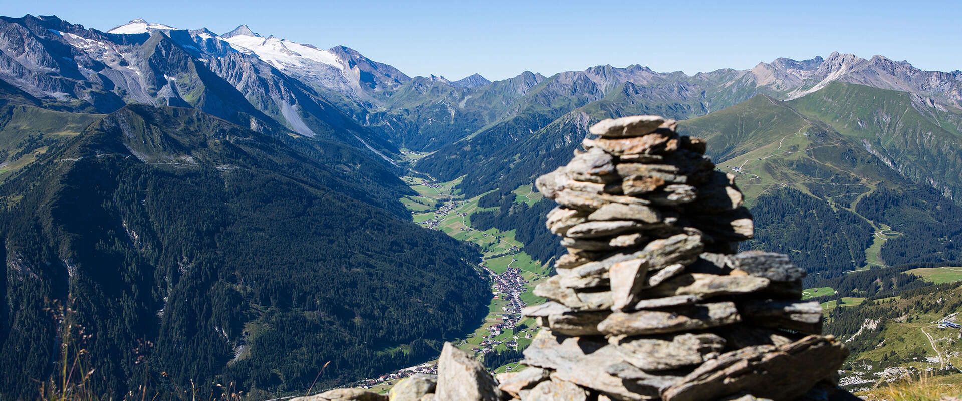 Steinmandl with a view of the Tux Valley